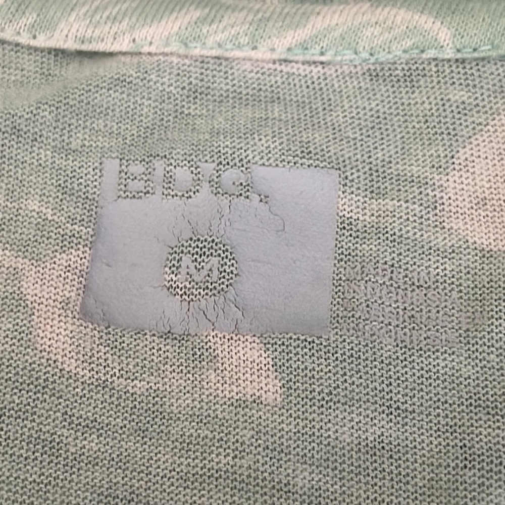 BDG Pale Green Scoop Neck Top with Leaf Designs. Medium - Picture 2 of 4